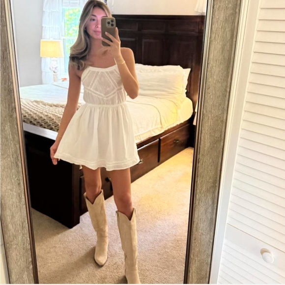 Embroidery mini dress - Picture 5 of 9